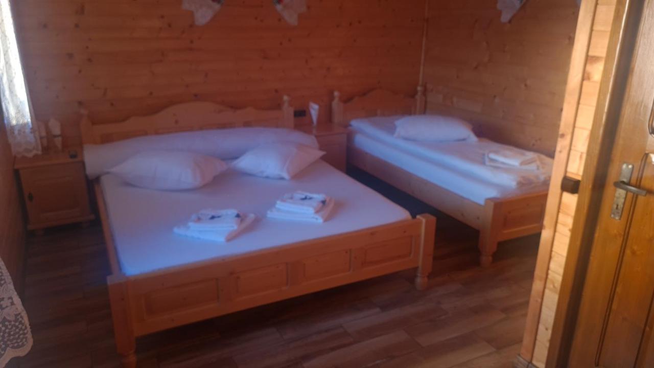 Cabanutele Din Lemn Villa Chiscau Bagian luar foto